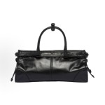 PRADA普拉达 soft lux 系列 短⼿柄 ⽪⾰ ⼿提单肩包 中号 ⼥ 款 ⿊⾊